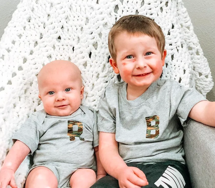 CAMO INITIAL TEE - Short Sleeve Child Shirt