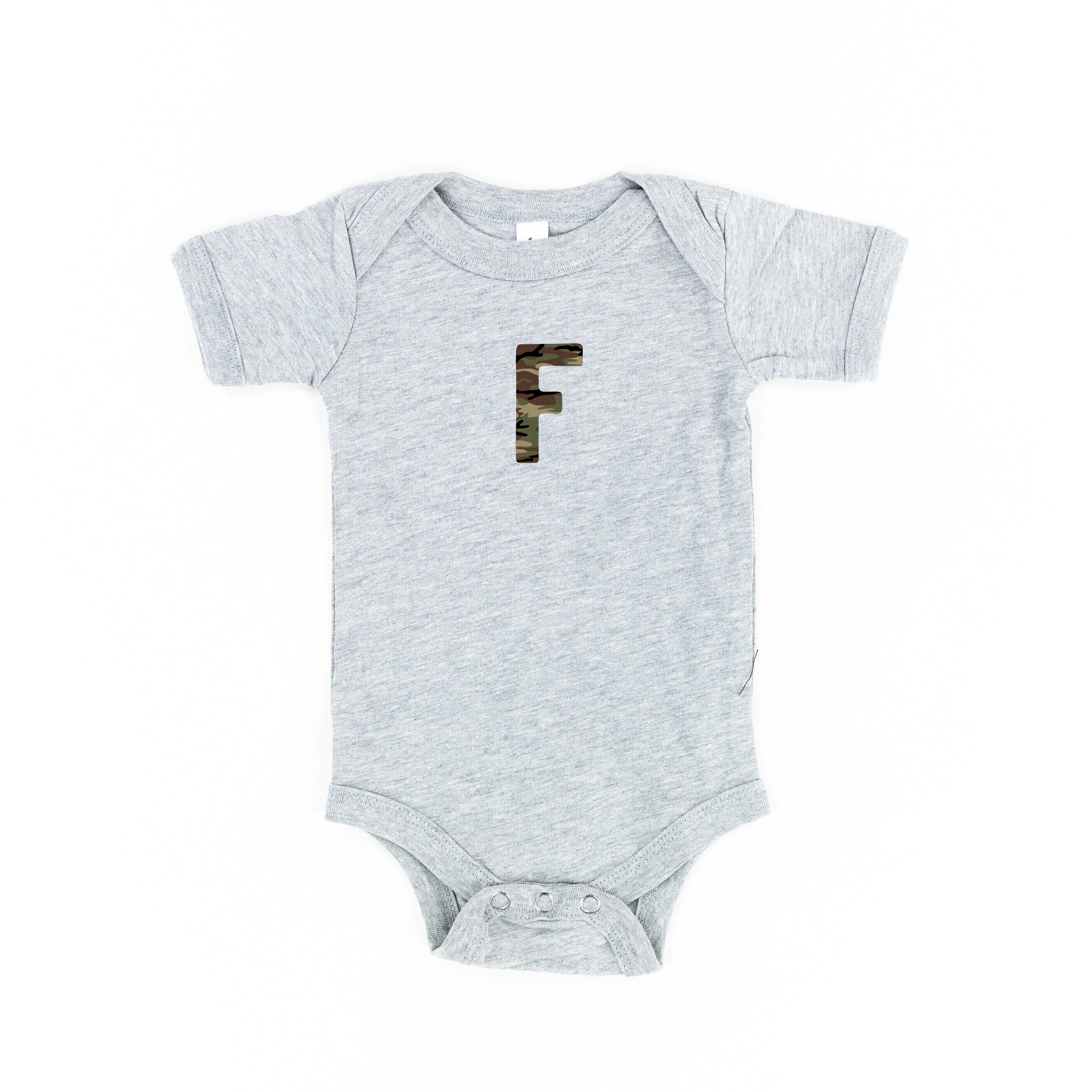 CAMO INITIAL TEE - Short Sleeve Child Shirt