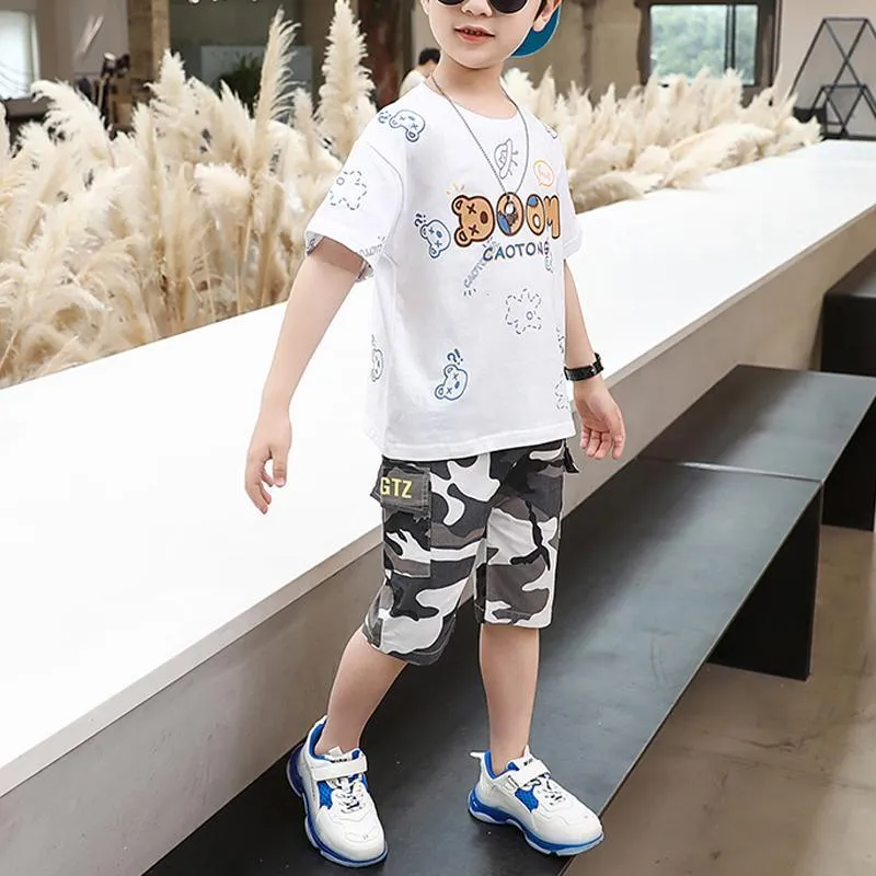 Kid Boy Letter Cartoon Pattern Top & Camouflage Shorts