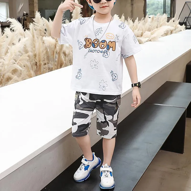 Kid Boy Letter Cartoon Pattern Top & Camouflage Shorts