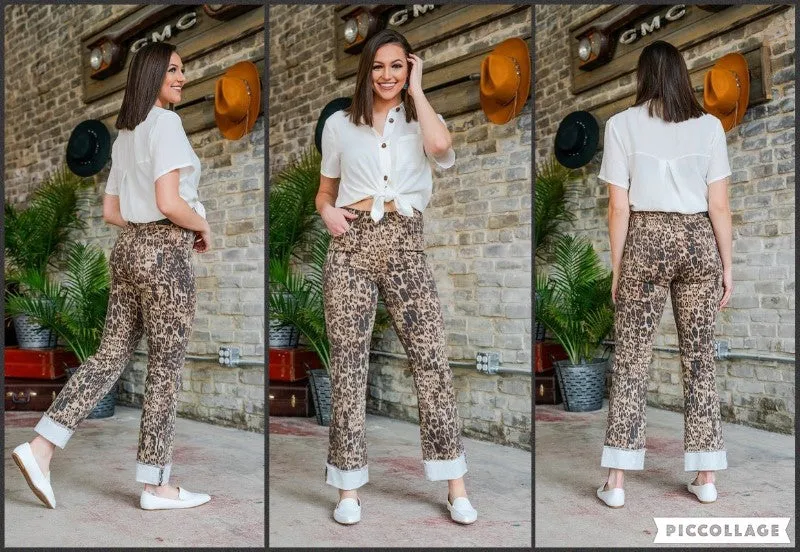 MID-RISE RELAXED FIT LEO JEANS W/ CUFF