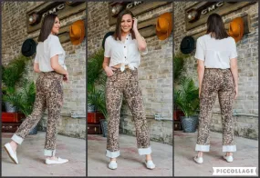 MID-RISE RELAXED FIT LEO JEANS W/ CUFF