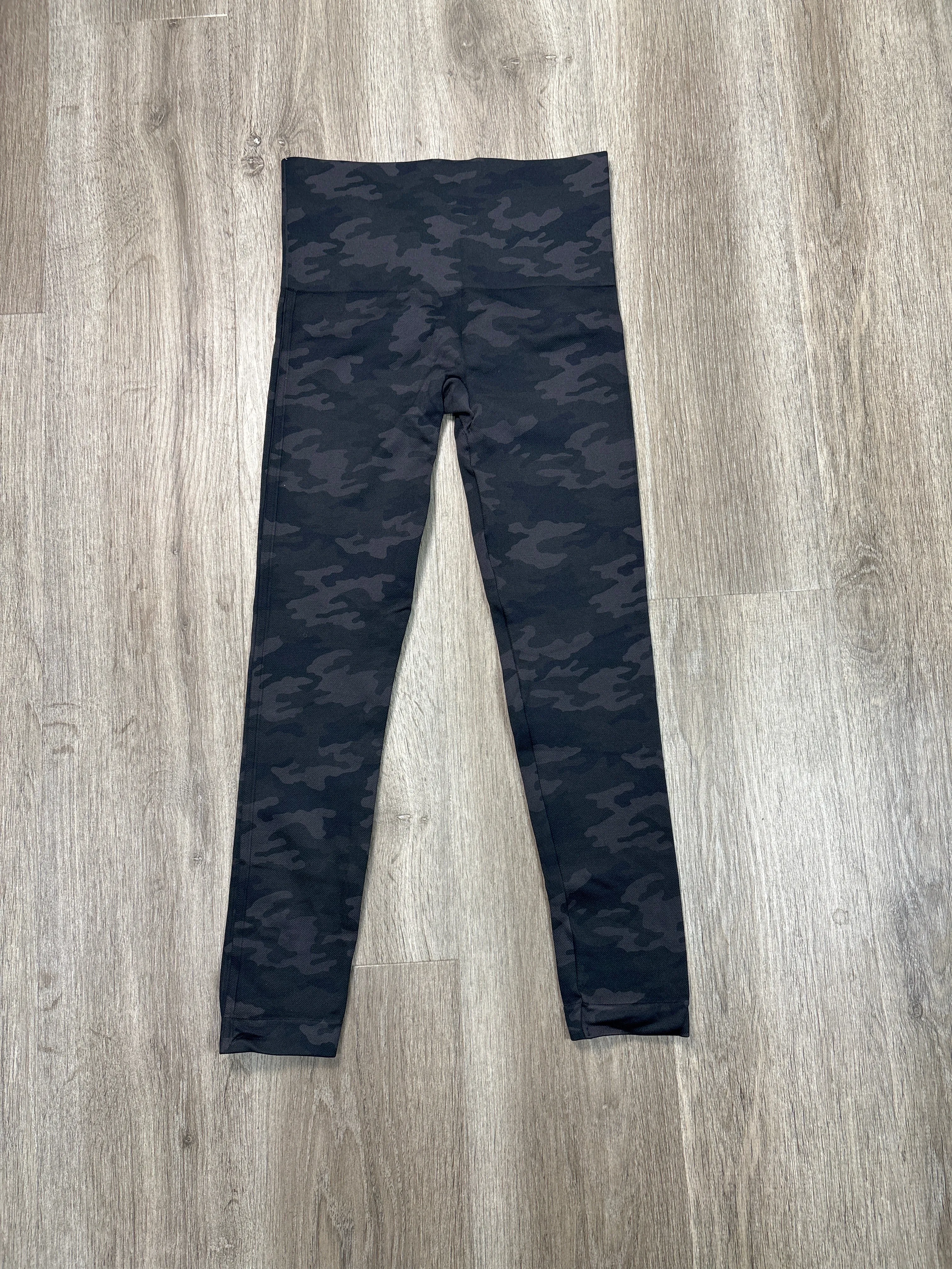 Pants Leggings By Clothes Mentor In Camouflage Print, Size: M