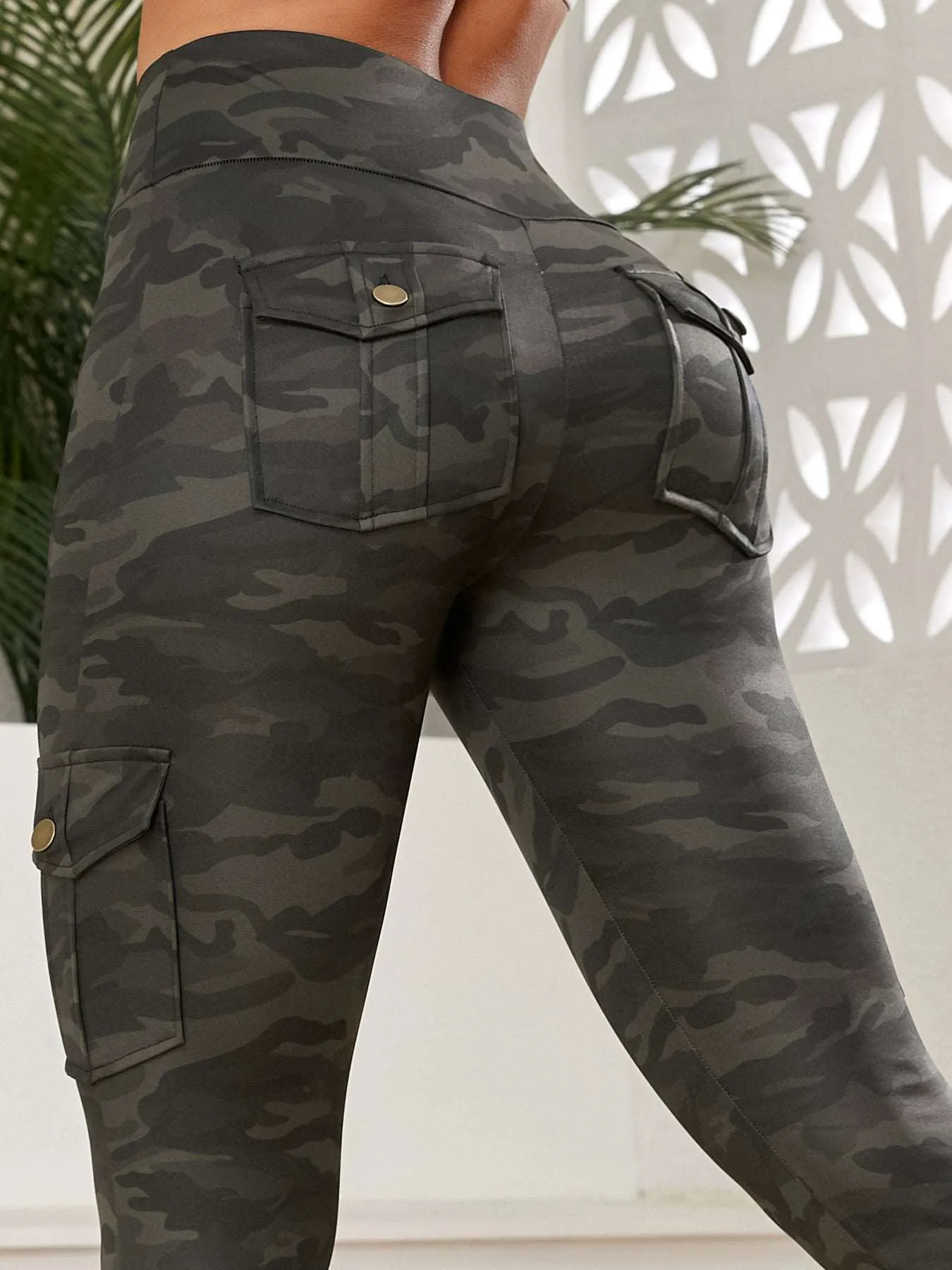 Skinny Camo Leggings for Women: Elevate Your Summer Style with a Fusion of Fashion and Functionality